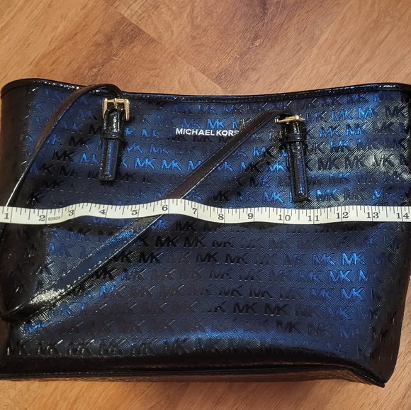 A basically brand new authentic MK bag❤️ - Picture 5 of 6